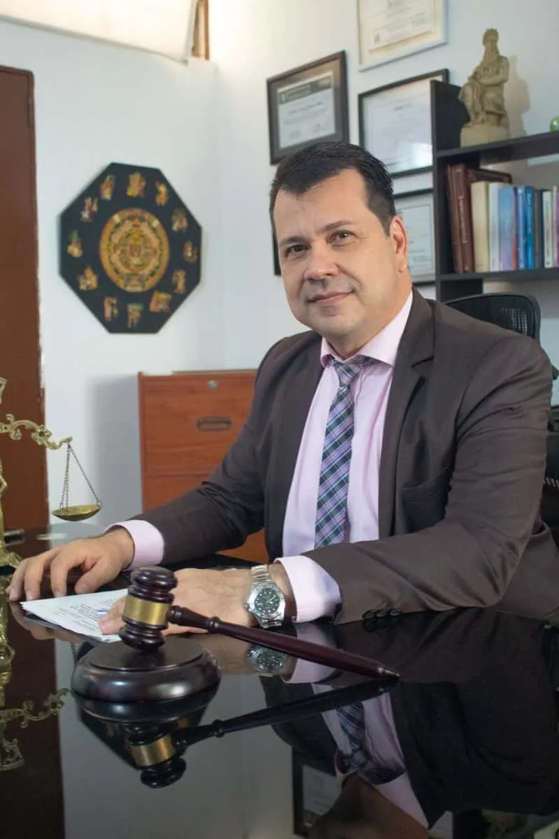 Foto del abogado Hugo Lobo Ortiz